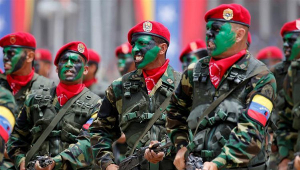 أمريكا تحث الجيش الفنزويلي على الإنشقاق عن نيكولاس مادورو