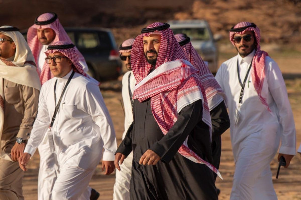 عائض القرني يَتغزل بإنجازات ولي العهد السعودي