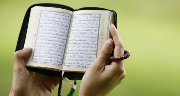 "البحوث الإسلامية": قراءة القرآن بالعين فقط ليس لها ثواب القراءة