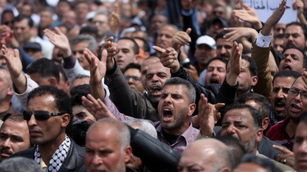 وزارتا "التعليم والصحة" بغزة تكشفان عدد موظفيهما المقطوعة رواتبهم