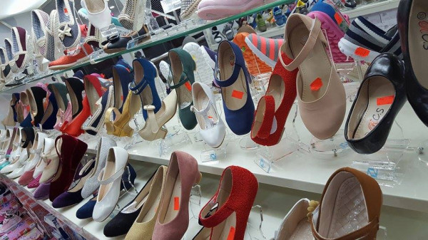 لطلبة "الضفة" و"غزة".. اتحاد الصناعات الجلدية يُطلق حملة "1.3 مليون حذاء"