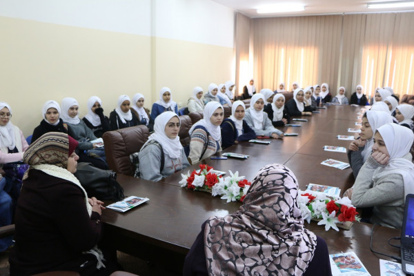 كلية علوم الحاسوب وتكنولوجيا المعلومات بجامعة غزة تستقبل طالبات مدرسة بشير الريس