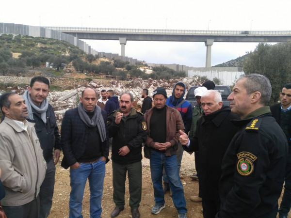 المحافظ حميد يزور عائلة زرينة ببيت جالا ويعد بمد يد العون لها