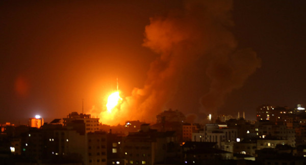 طائرات الاحتلال تقصف موقعاً للمقاومة وسط قطاع غزة