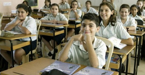 التربية والتعليم في لبنان تنفي أنباءً حول قرار بفصل الطلبة الفلسطينيين