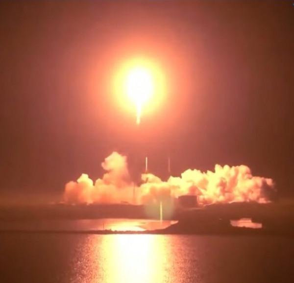 شاهد: إسرائيل تطلق المركبة الفضائية "بريشيت" إلى القمر بنجاح
