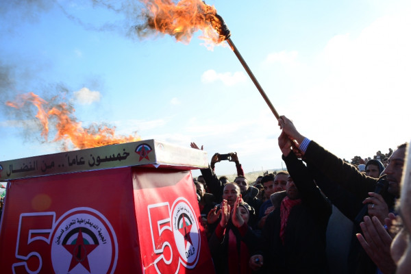 الديمقراطية توقد شعلة انطلاقتها الـ50 على أرض مخيم العودة شرق مدينة غزة