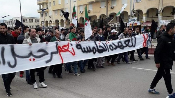 جزائريون مُنتفضون: لا لبوتفليقة ولا لأخيه