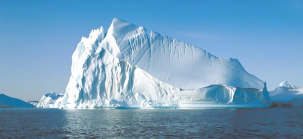 يبلغ 30 ضعف حجم مانهاتن.. جبل جليدي هائل ينفصل عن القطب الجنوبي