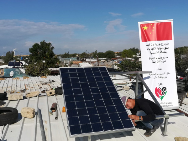 عطاء فلسطين تختتم مشروع ضوء الحياة بتزويد منازل الأسر الفقيرة بالطاقة الشمسية