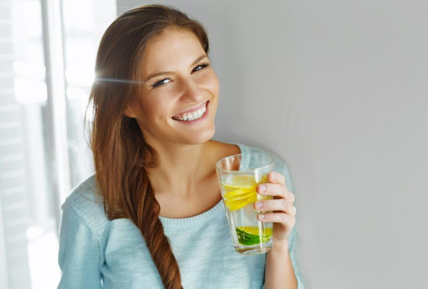 فوائد الماء الدافئ والليمون في التخسيس