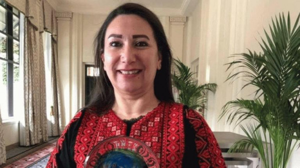 أميرة شاهين.. أول فلسطينية تحصد جائزة عالمية في مجال المرأة‎
