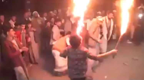 بالفيديو: أراد أن يرقص بحفل زفاف فاشتعلت النار في وجهه وجسمه