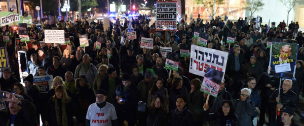 المئات يشاركون في مسيرتين بتل أبيب والقدس للمطالبة باستقالة نتنياهو