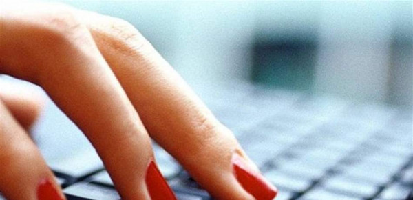 علاقة غرامية تُجبر لبنانية على تصوير فيديو جنسي