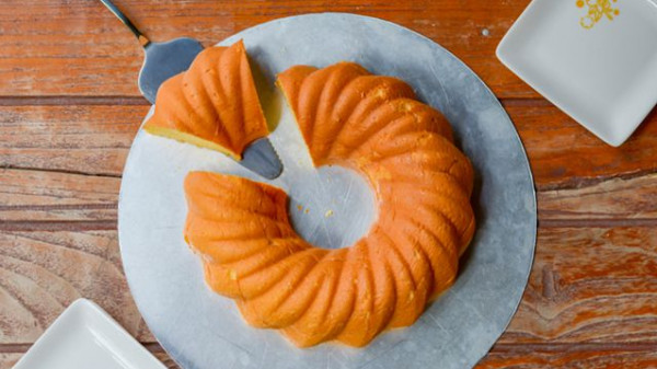 طريقة عمل الكيكة الاسفنجية العادية بالبرتقال