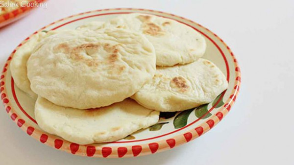 الخبز العربي الصغير بدون خميرة