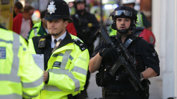 شرطة لندن تحقق في طرود مشبوهة قرب مراكز نقل رئيسية