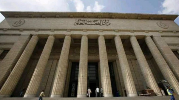 إحداهن مُتزوجة.. مصري يمارس الرذيلة مع بناته الثلاث وهذا ماقرره مفتى الديار