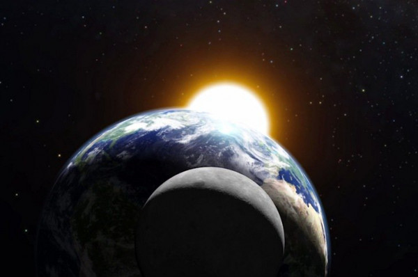 ناسا: القمر تعرض لـ"ضربة شمس"