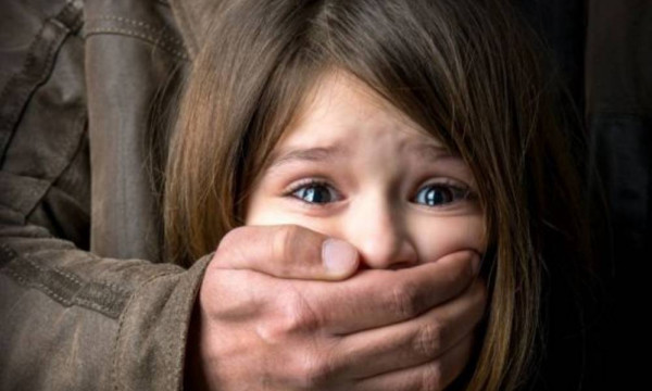 7 أفراد من العائلة نفسها تناوبوا على اغتصاب أطفالهم طيلة سنتين