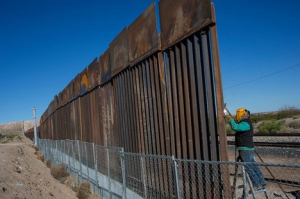 ترامب يطلب من الكونجرس 8.6 مليار دولار إضافية لبناء جدار المكسيك