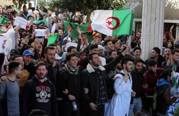 وزيرة التعليم الجزائرية تُعلّق على خروج التلاميذ للتظاهر ضد بوتفليقة