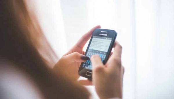 راقصة مغربية تبتز إماراتيًّا بصور ومقاطع "مخلة" وتهين "الذات الإلهية"
