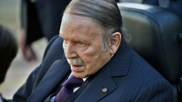 الرئيس الجزائري بوتفليقة يُعلن عدم ترشحه لولاية خامسة ويؤجل الانتخابات