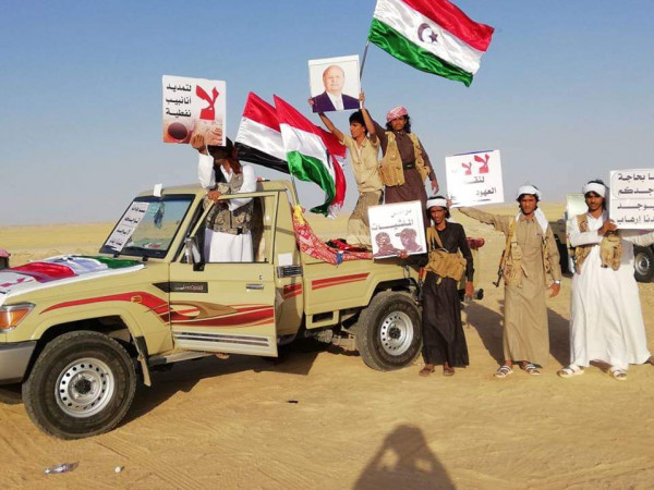 قبائل المهرة تجبر شاحنات للقوات السعودية على مغادرة المحافظة ومنع إفراغ حمولتها