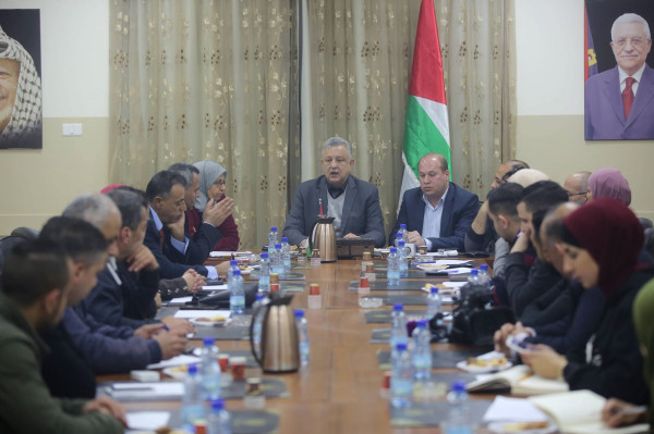محافظ طولكرم عصام أبو بكر يجتمع مع ممثلي وسائل الإعلام