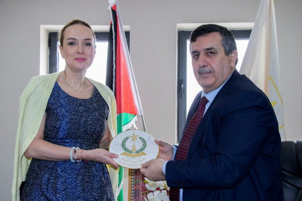 رئيس بلدية بيت لحم يستقبل السفيرة السلوفاكية كارلا ورستيروفا
