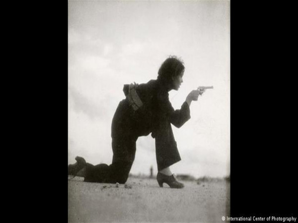 مصورات الحرب" .. نساء على خط النار