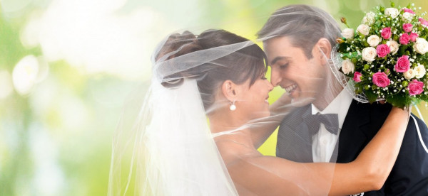 بعد وفاة زوجته بين ذراعيه بعد الزفاف بأسبوع.. رسالة من العريس المكلوم للنساء