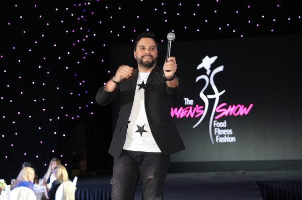هشام الحاج يتألق في أبوظبي احتفالًا بعيد المرأة العالمي