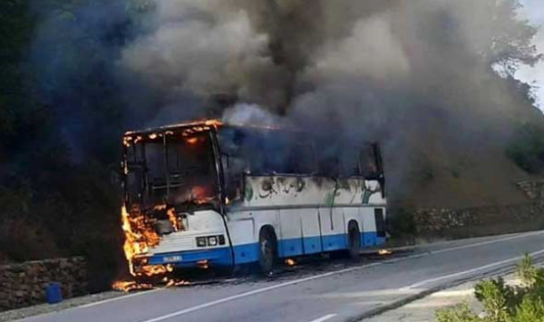 إنقاذ 51 طالباً هدد سائق حافلة بحرقهم أحياء في إيطاليا