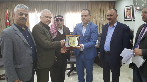 رئيس اتحاد المزارعين الفلسطينيين يتلقي بوزير الزراعة الاردني