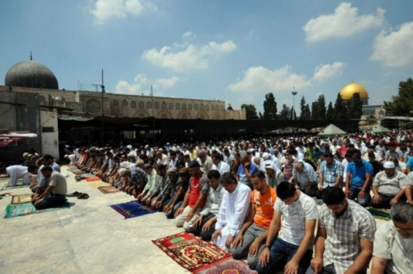 40 ألف فلسطيني أدوا صلاة الجمعة في الأقصى
