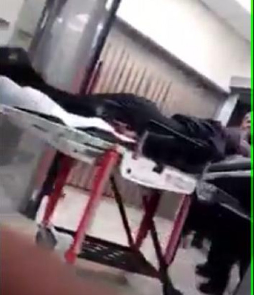 شاهد: لحظة نقل جندي إسرائيلي للمستشفى بعد تعرضه للطعن بمعتقل النقب