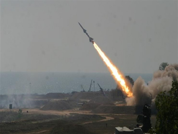 الجيش الإسرائيلي يتهم حماس بإطلاق الصاروخ على تل أبيب.. ويتخذ إجراءات التصعيد