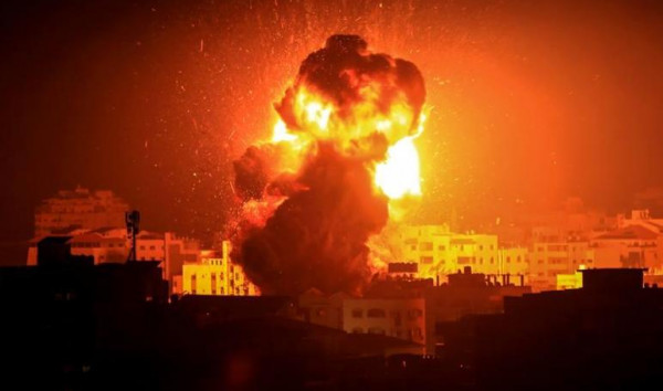 شاهد: لحظة تدمير مكتب إسماعيل هنية وسط مدينة غزة