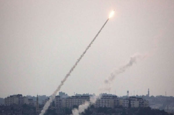 شاهد: غرفة العمليات المشتركة تبدأ بقصف مناطق غلاف غزة برشقات صاروخية