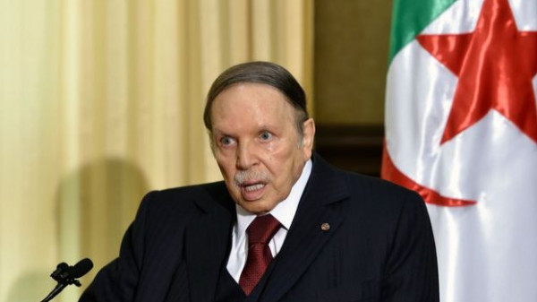 الجزائر تبحث عزل بوتفليقة ورئيس البرلمان سيتولى منصب الرئاسة