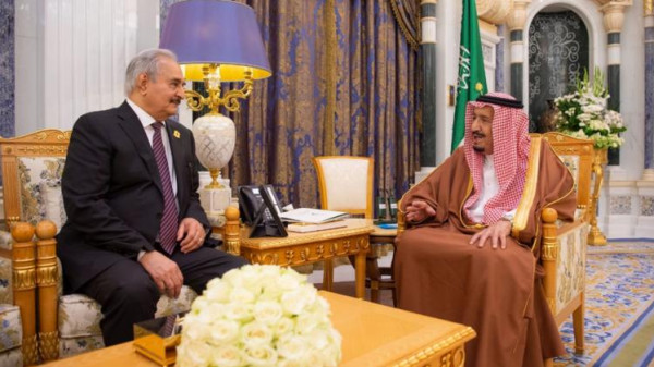 الملك سلمان لـ "خليفة حفتر": السعودية حريصة على أمن واستقرار ليبيا