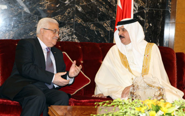 الرئيس عباس يُعزي ملك البحرين