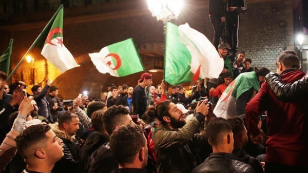 الجيش الجزائري يجدد "تأييده التام" لمطالب الشعب