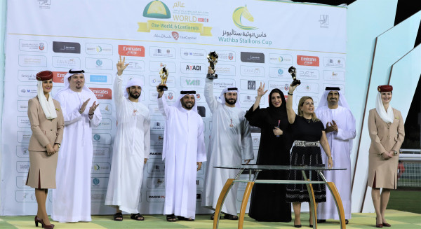 "ممتاز" يحلق بكأس الوثبة ستاليونز