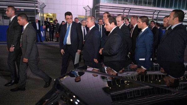 بالفيديو: سيارة فاخرة جديدة من روسيا يختبرها بوتين والسيسي