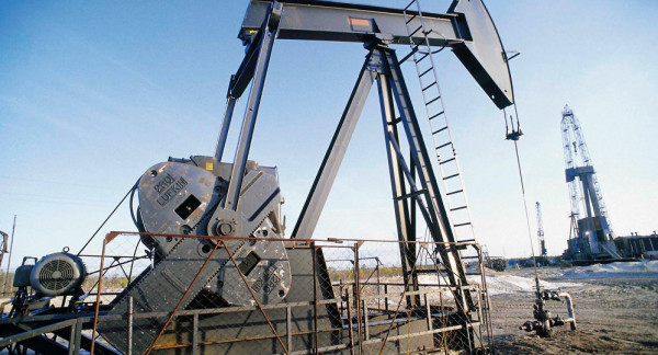 النفط يصعد لأعلى مستوى بسبب القتال الدائر في ليبيا