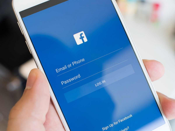 "فيسبوك" تعترف: كلمات سر ملايين الحسابات مكشوفة للعلن
